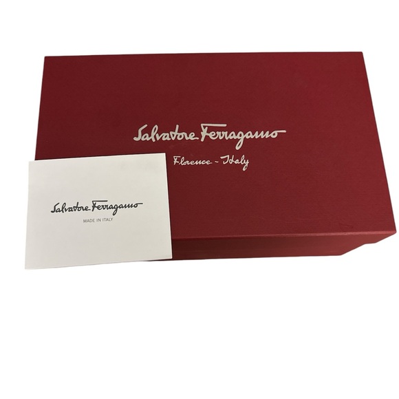 NEW Salvatorre Ferragamo mini - Picture 9 of 10
